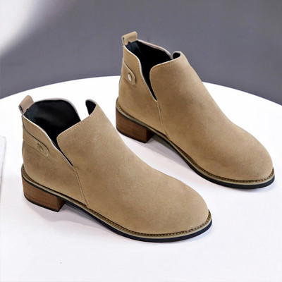 Velúr női csizma vastag sarkú fekete és bézs színben