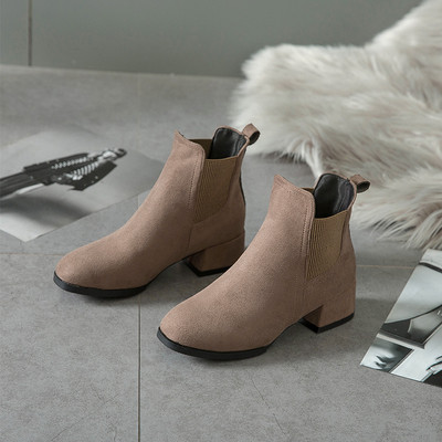 Stílusos női velúr csizma vastag sarkú fekete és bézs színben