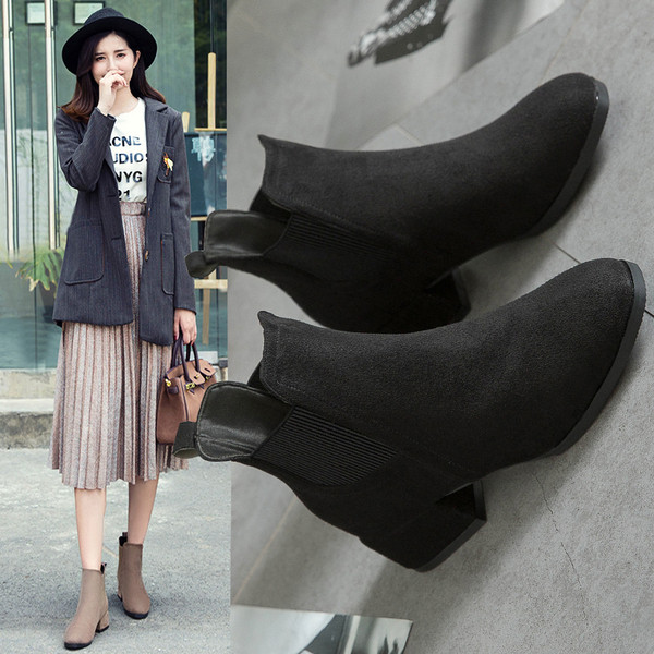 Stílusos női velúr csizma vastag sarkú fekete és bézs színben