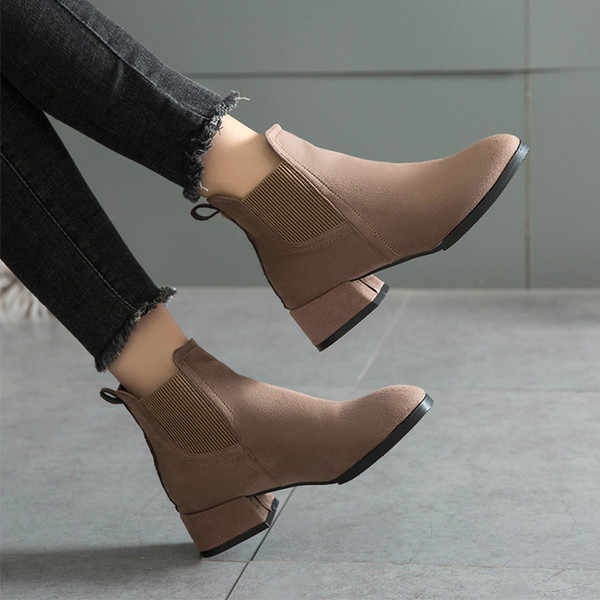 Stílusos női velúr csizma vastag sarkú fekete és bézs színben