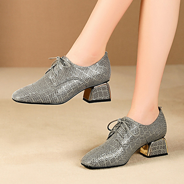 Γυναικεία μοντέρνα παπούτσια με παχύ οικολογικό δέρμα