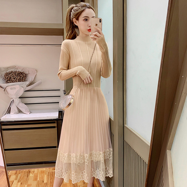 Modern női ruha pólógallérral és csipkével fekete és bézs színben