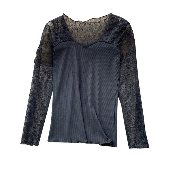 Modern női blúz fehér és fekete színben, csipkével és szögletes nyakkivágással