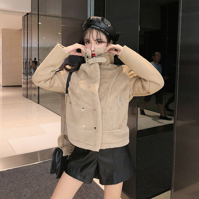 Rövid kabát fehér és bézs cipzárral és gombokkal