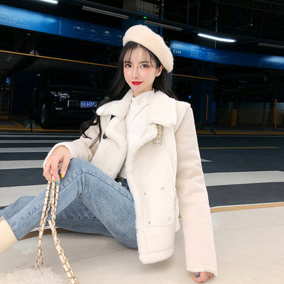 Rövid kabát fehér és bézs cipzárral és gombokkal