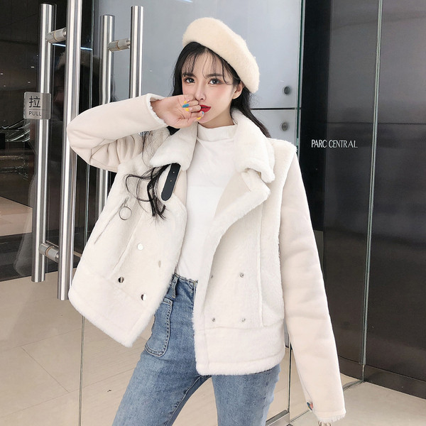 Rövid kabát fehér és bézs cipzárral és gombokkal