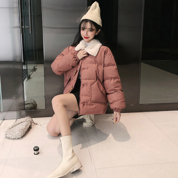 Női téli kabát tollas gallérral, fekete és barna színben