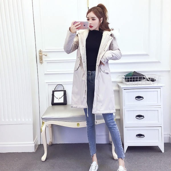 Geacă lungă de iarnă cu fermoar și șireturi și puf la guler