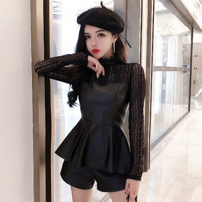 Női testhezálló műbőr blúz, csipkeujjakkal