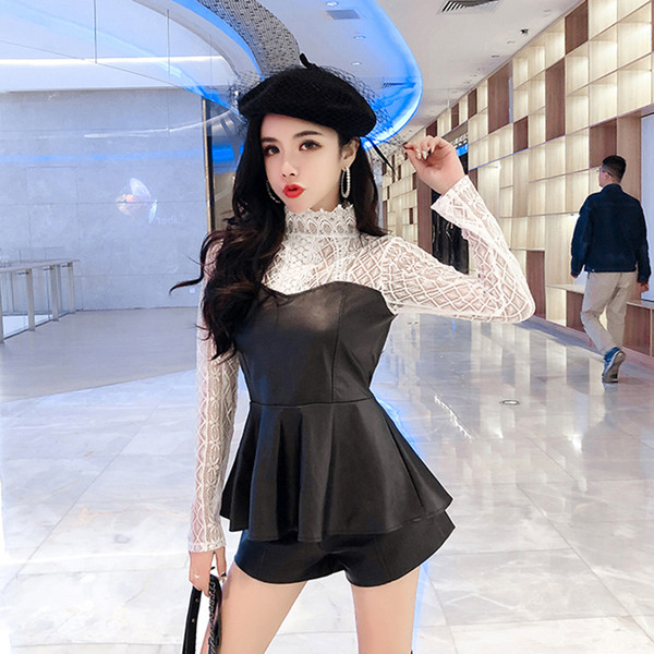 Női testhezálló műbőr blúz, csipkeujjakkal