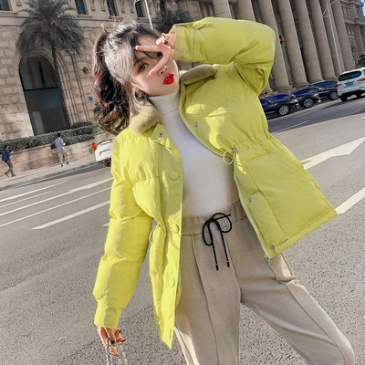 Geacă scurtă de iarnă cu guler în puf și legături în talie