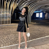 Női testhezálló blúz és bőrszoknya szett