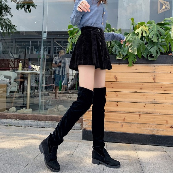 Új modell női gombos szoknya-nadrág - szabású modell fekete színben