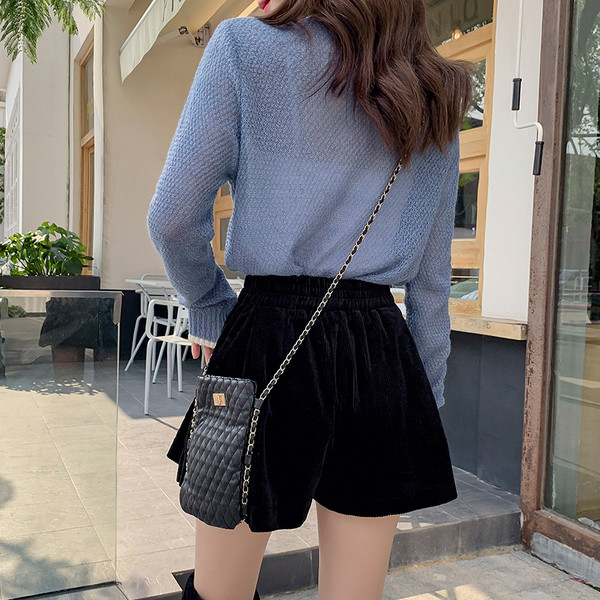 Új modell női gombos szoknya-nadrág - szabású modell fekete színben