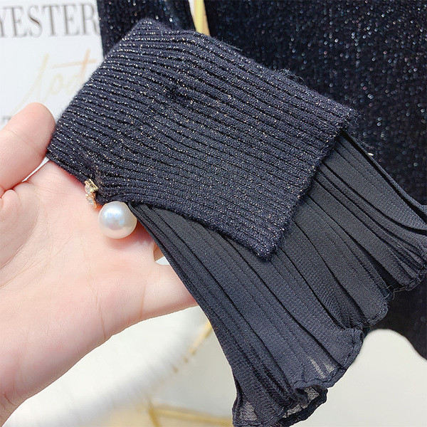 Κομψό γυναικείο πουλόβερ  με γυαλιστερό αποτέλεσμα και V-λαιμόκοψη σε τέσσερα χρώματα