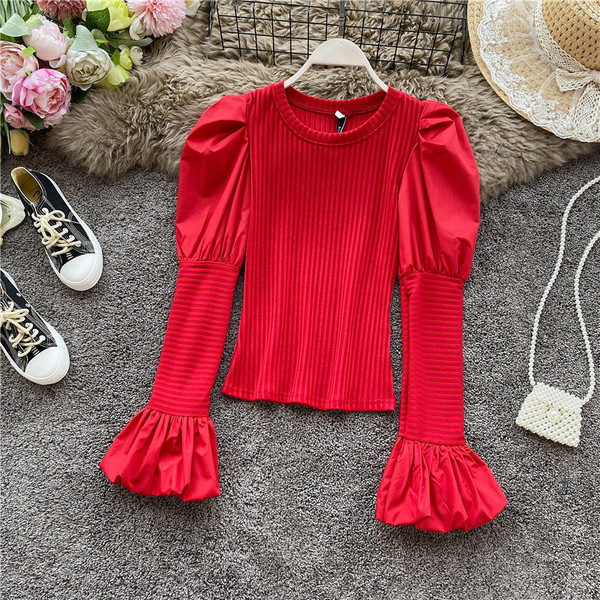 Modern női blúz ovális nyakkivágással és hosszú, széles ujjú több színben