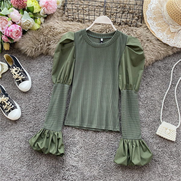 Modern női blúz ovális nyakkivágással és hosszú, széles ujjú több színben