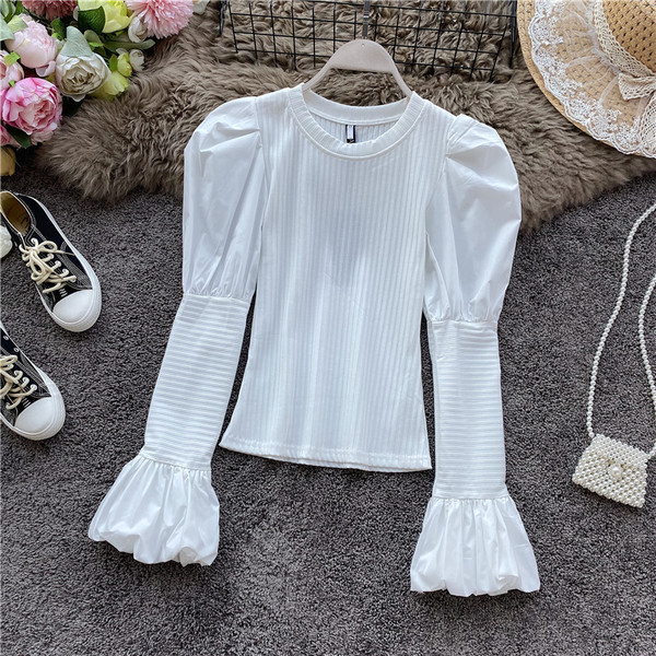 Modern női blúz ovális nyakkivágással és hosszú, széles ujjú több színben