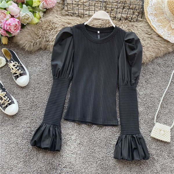 Modern női blúz ovális nyakkivágással és hosszú, széles ujjú több színben