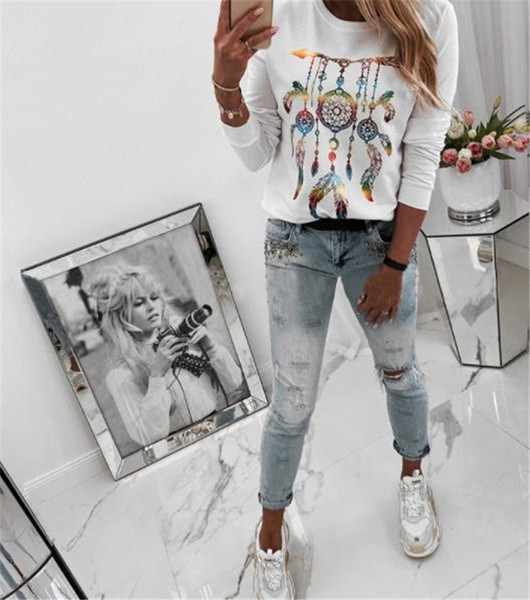 Női alkalmi blúz fehér színben, színes mintával