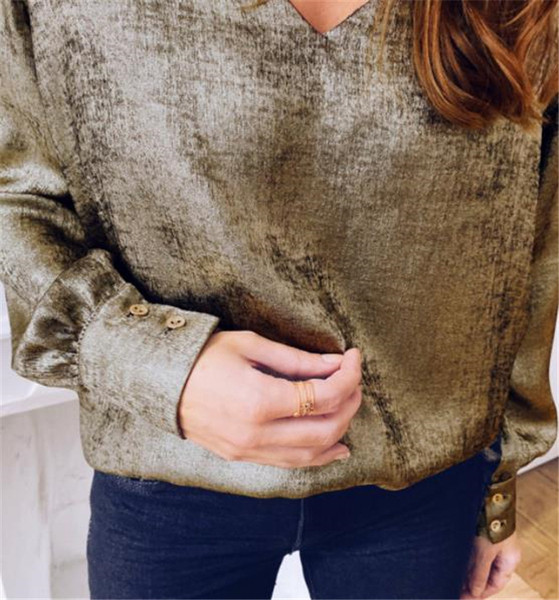 Stílusos női blúz spitz nyakkivágással és hosszú ujjú gombokkal