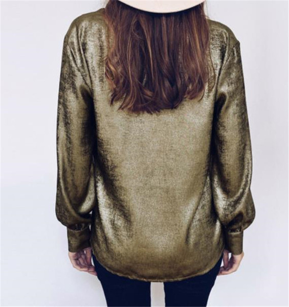 Stílusos női blúz spitz nyakkivágással és hosszú ujjú gombokkal