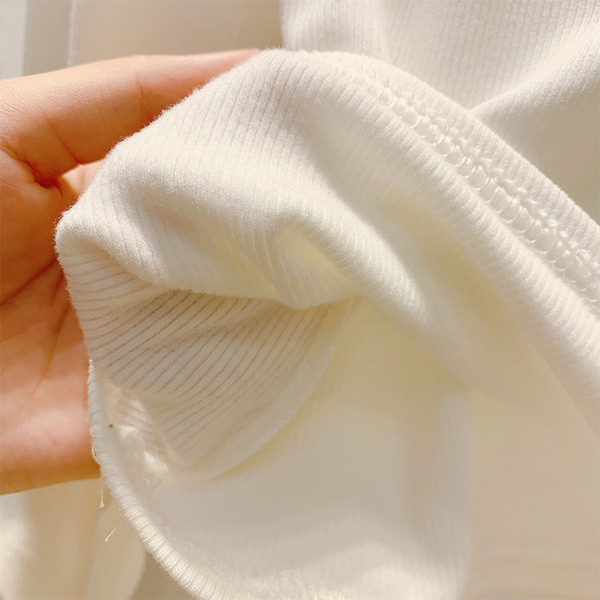 Bluză de damă cu decolteu spitz în patru culori