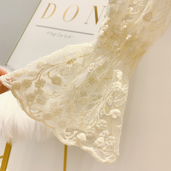 Γυναικείο δαντελένιο πουκάμισο σε λευκό χρώμα με κορδέλα 