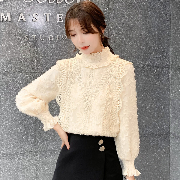 Bluza de dama model nou cu guler inalt si maneci lungi de culoare bej