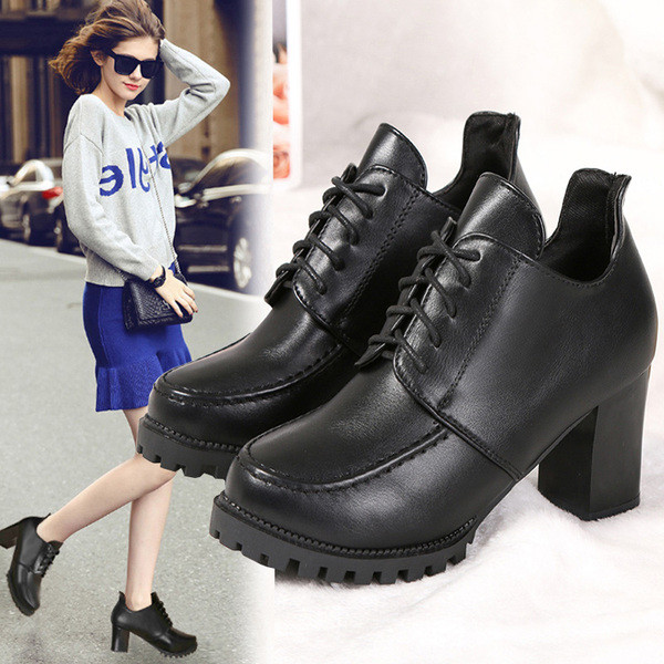 Έκο δερμάτινα γυναικεία παπούτσια με χοντρό τακούνι και κορδόνια σε μαύρο χρώμα