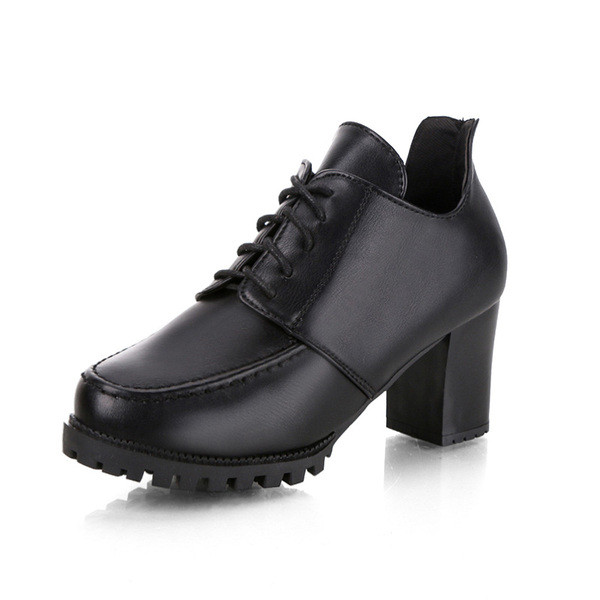 Έκο δερμάτινα γυναικεία παπούτσια με χοντρό τακούνι και κορδόνια σε μαύρο χρώμα