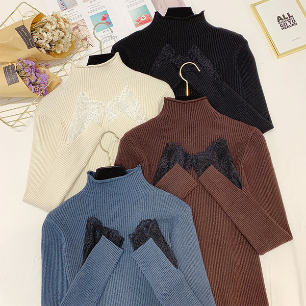 Modern női pulóver csipkével az ujjakon és magas pólógallérral