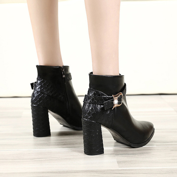 Stílusos női csizma vastag sarkú eko bőrből, két színben