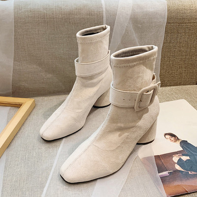 Σουέτ γυναικείες μπότες με τακούνι σε μαύρο και άσπρο χρώμα