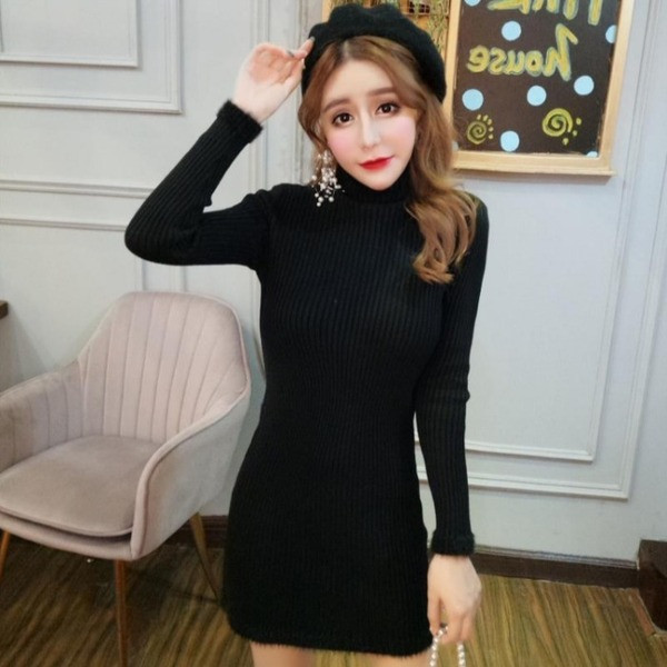 Σύντομο γυναικείο φόρεμα με κολάρο σε μπεζ και μαύρο χρώμα