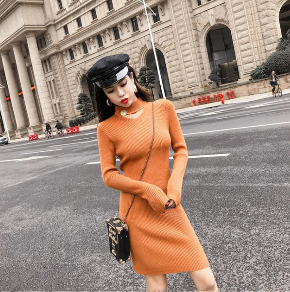 Rövid testhezálló ruha fehér, barna és fekete színekben