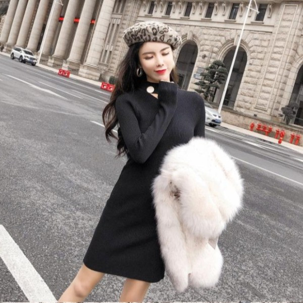 Rövid testhezálló ruha fehér, barna és fekete színekben