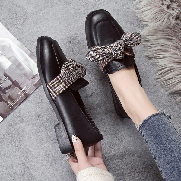 Eko bőrből készült alkalmi női cipő, lapos talppal, szalagos elemmel