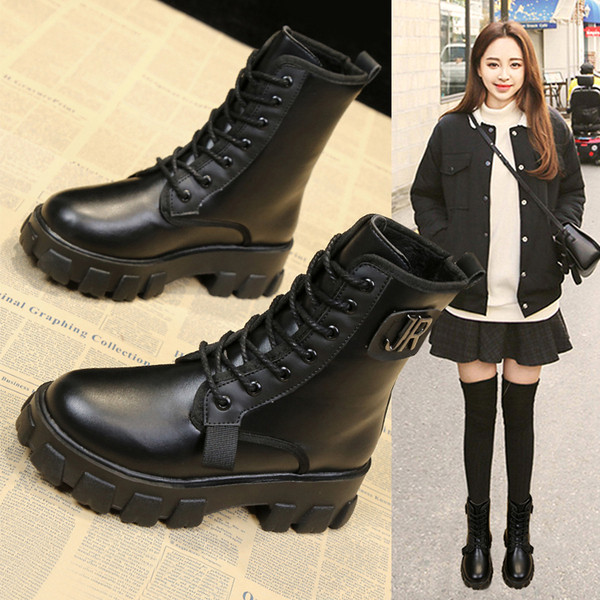 Bőr női csizma magas talppal, télre is alkalmas