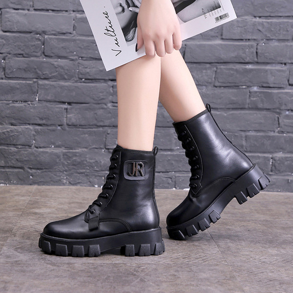 Bőr női csizma magas talppal, télre is alkalmas