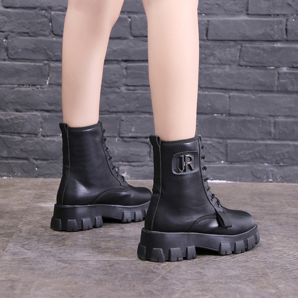 Bőr női csizma magas talppal, télre is alkalmas