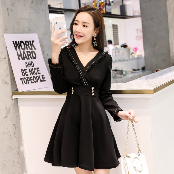 Rochie de dama in croiala de culoare neagra model cu decolteu spitz