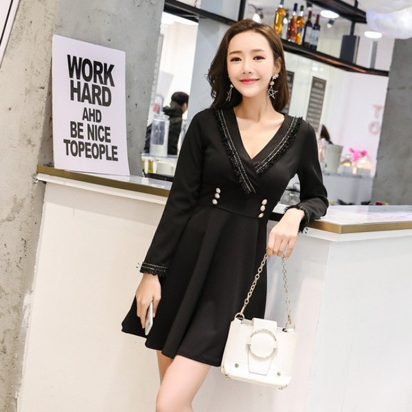 Rochie de dama in croiala de culoare neagra model cu decolteu spitz