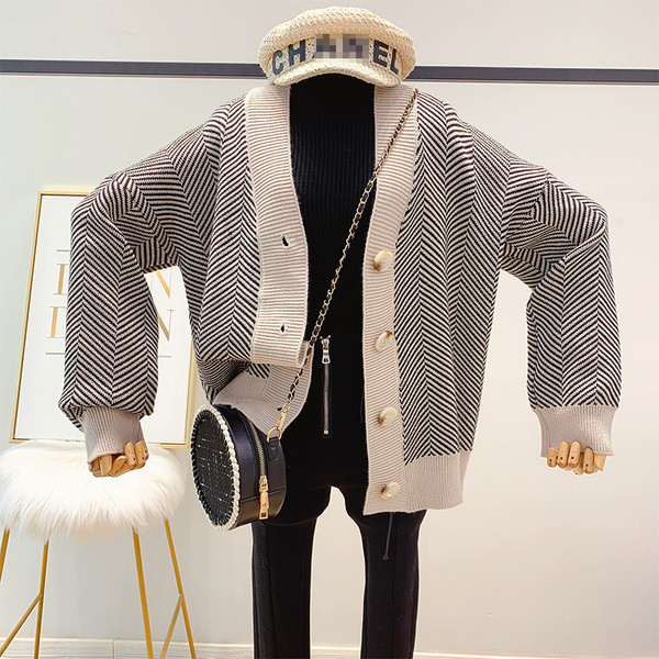 Női kardigán gombokkal, két színben