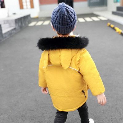 Modern gyerek kabát fiúknak pehelypel és kapucnival sárga, kék és fekete színben