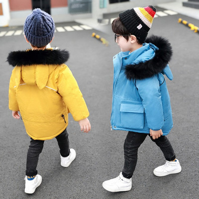 Modern gyerek kabát fiúknak pehelypel és kapucnival sárga, kék és fekete színben