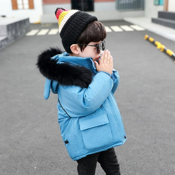 Modern gyerek kabát fiúknak pehelypel és kapucnival sárga, kék és fekete színben