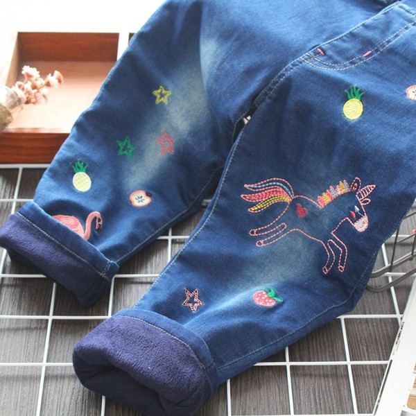 Aktuális gyerekfarmer kék hímzéssel - lányoknak