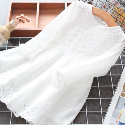 Модерна детска рокля - разкроен модел в бял цвят за момичета