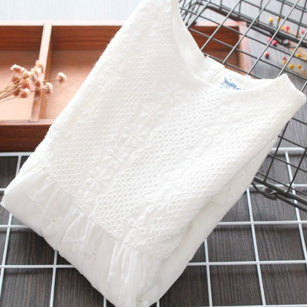 Modern gyerekruha - fehér szabású modell lányoknak